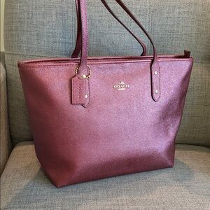 COACH 2017 City Zip Saffiano Leather Metallic  Plum Tote 16.5”x11”x5”